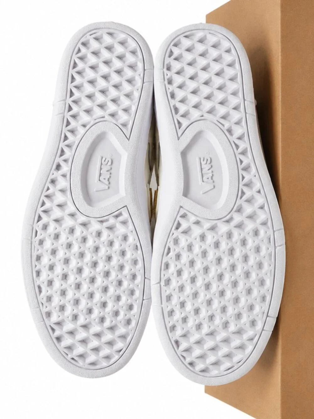 Vans LowlandCC ComfyCush White Gold Leather TripleStrap Mens 8/womens 9.5 721356
